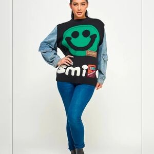 Source Unknown Black and Green Smiley Sweater
